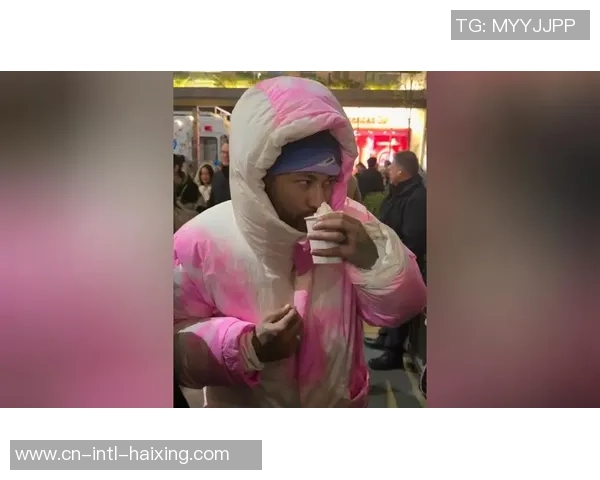 内马尔纽约圣诞露脸引重视：4300英镑豪华大衣造型吸睛！